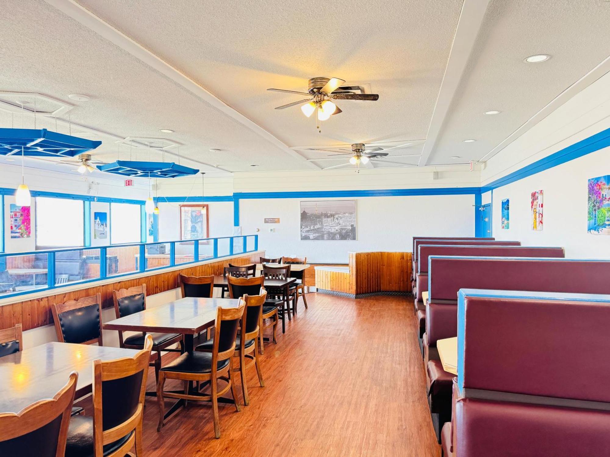 Ramada By Wyndham Dawson Creek Hotel Екстериор снимка