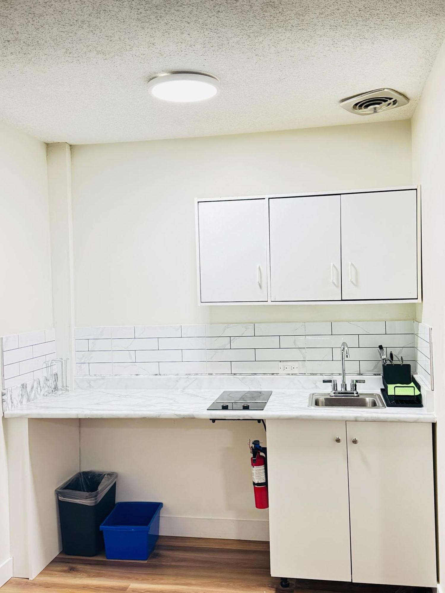 Ramada By Wyndham Dawson Creek Hotel Екстериор снимка
