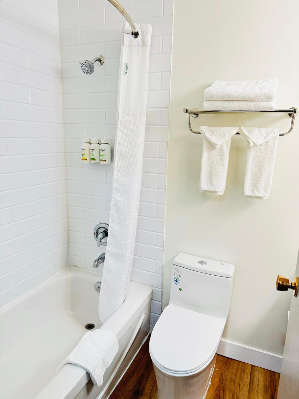 Ramada By Wyndham Dawson Creek Hotel Екстериор снимка