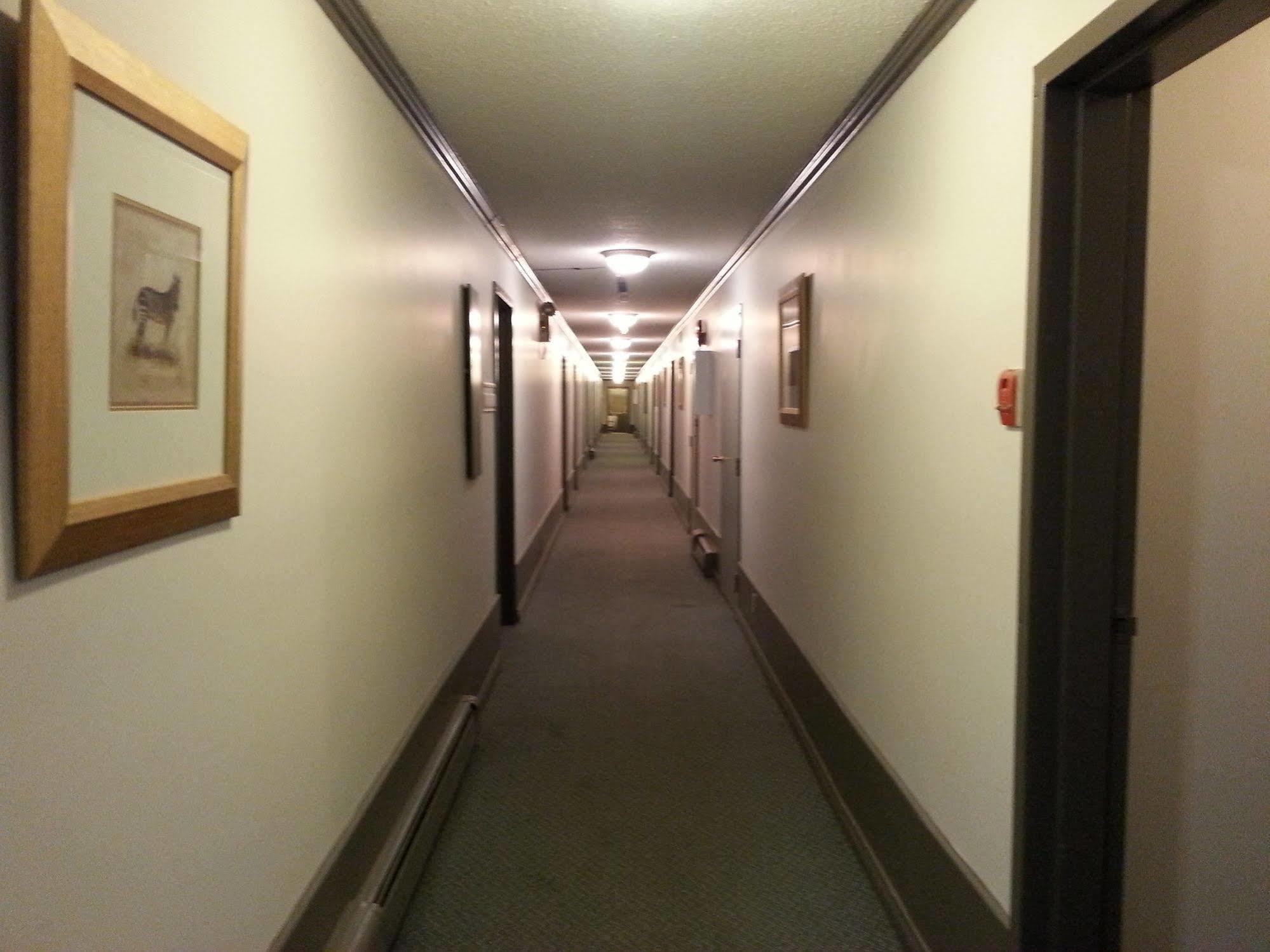 Ramada By Wyndham Dawson Creek Hotel Екстериор снимка